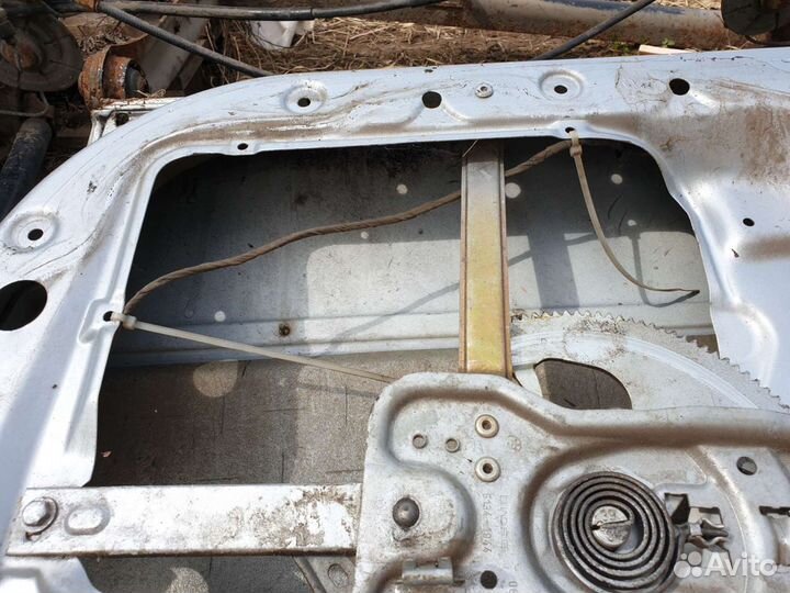 Задняя правая дверь BMW e34