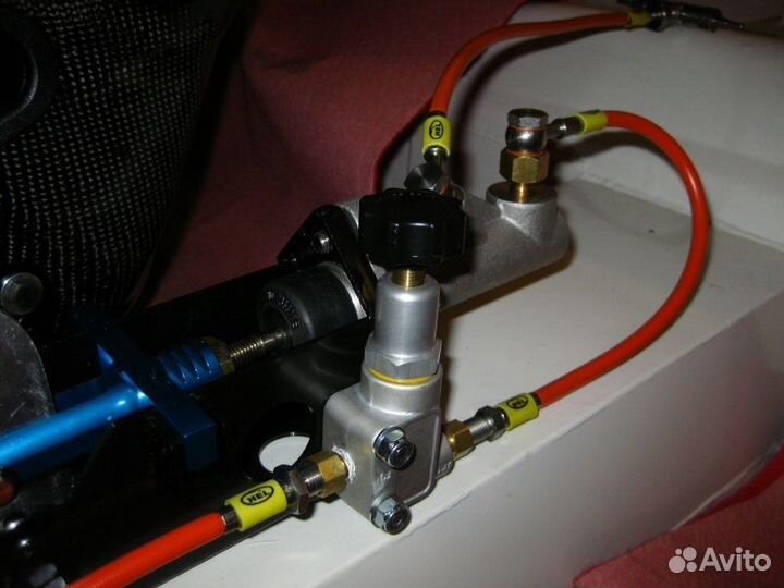 Армированные тормозные шланги HEL для мотоциклов