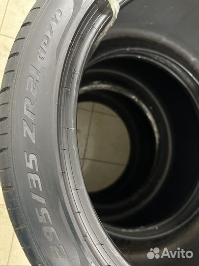 Pirelli P Zero PZ4 295/35 R21 и 315/35 R21 111Y