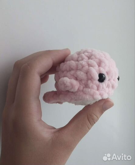 Вязаная игрушка китенок
