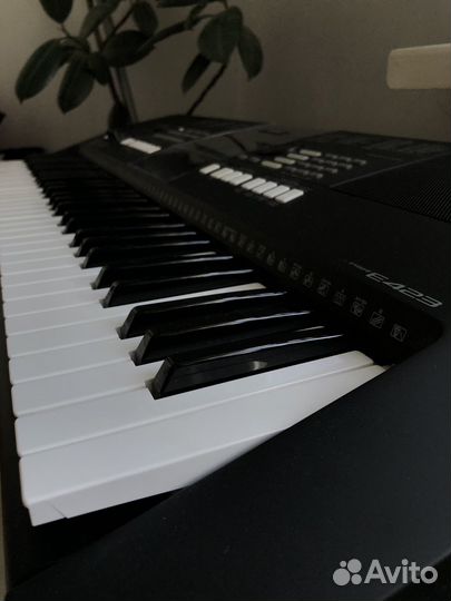 Синтезатор Yamaha PSR-E423