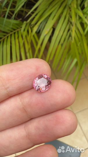 Розовый турмалин 2.76 карат овал