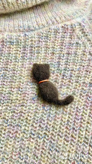 Брошь ручной работы из шерсти