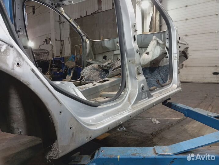 Порог со стойкой правый Renault Sandero Stepway (5S)