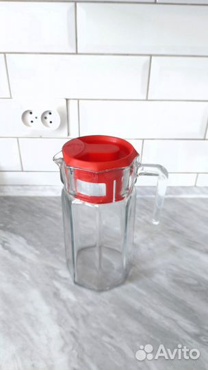 Стеклянные кувшины для воды