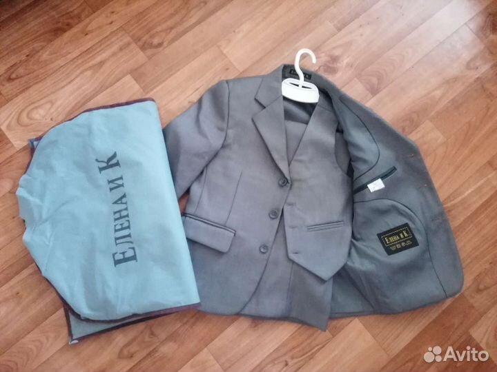 Костюм тройка