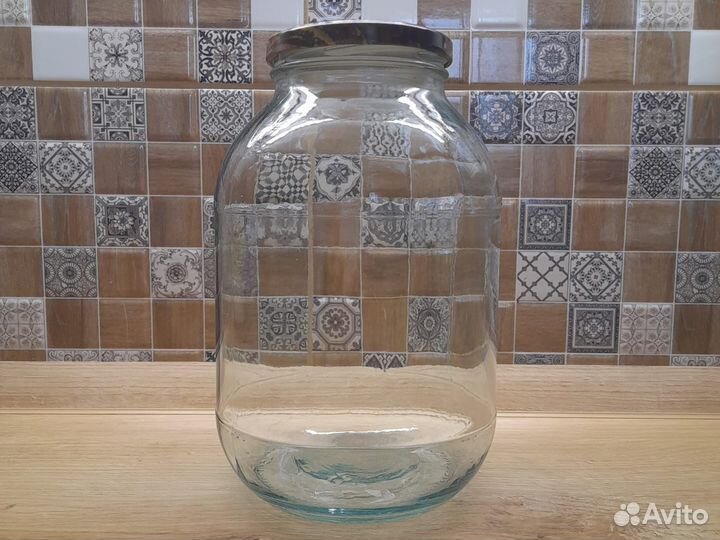 Стеклянные банки под закрутку и закатку много