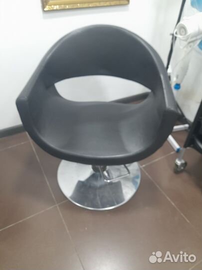 Парикмахерские кресло