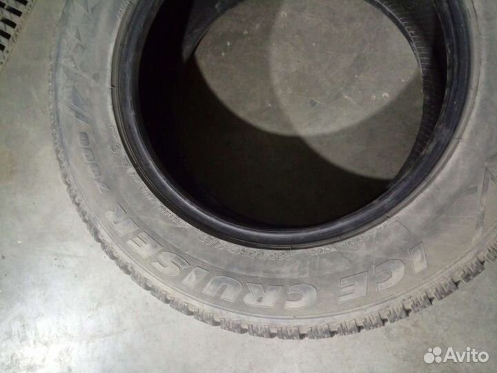 Bridgestone Ice Cruiser 7000 235/65 R17