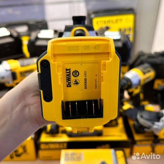 Аккумуляторный винтоверт DeWalt DCF850N 20B