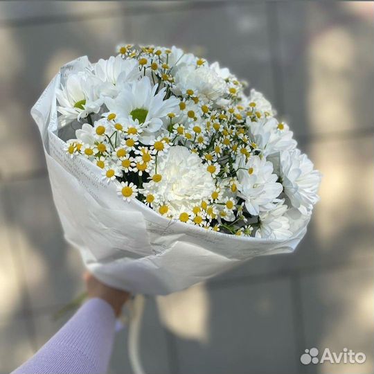 Букеты корзины с ромашкой