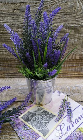 Композиция из искуственных цветов лаванды