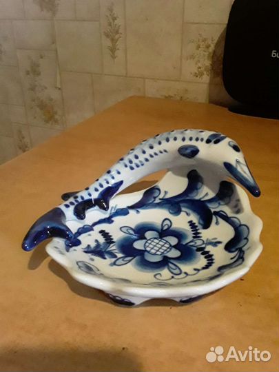 Гжель. Фарфоровая икорница