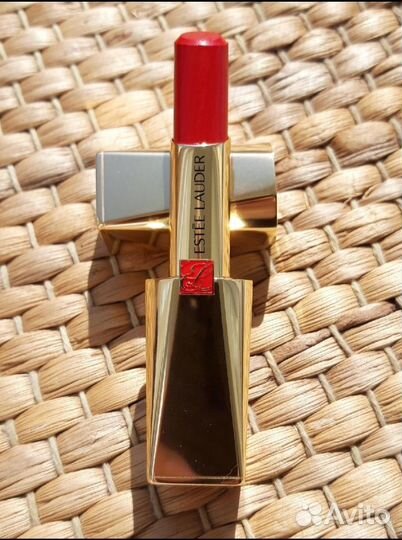 Помада Estee Lauder