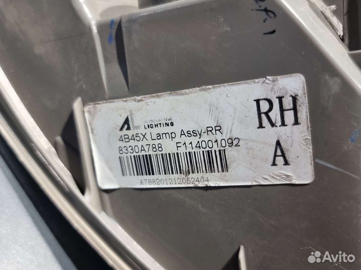 Задний фонарь правый Mitsubishi outlander 3