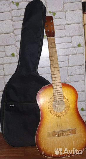 Гитара 6 струнная с чехлом для нее