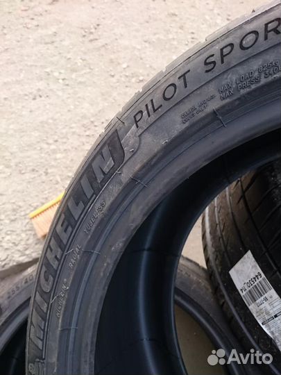 Michelin Pilot Sport 4 S 255/35 R19 и 285/30 R19 96Y