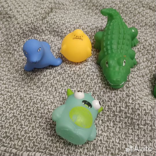 Развивающие игрушки для малышей пакетом