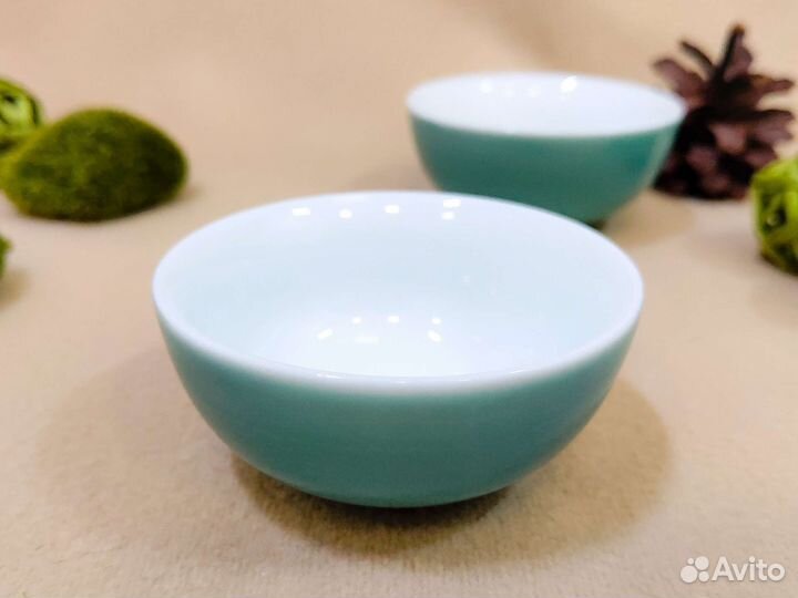 Яркая пиала из фарфора