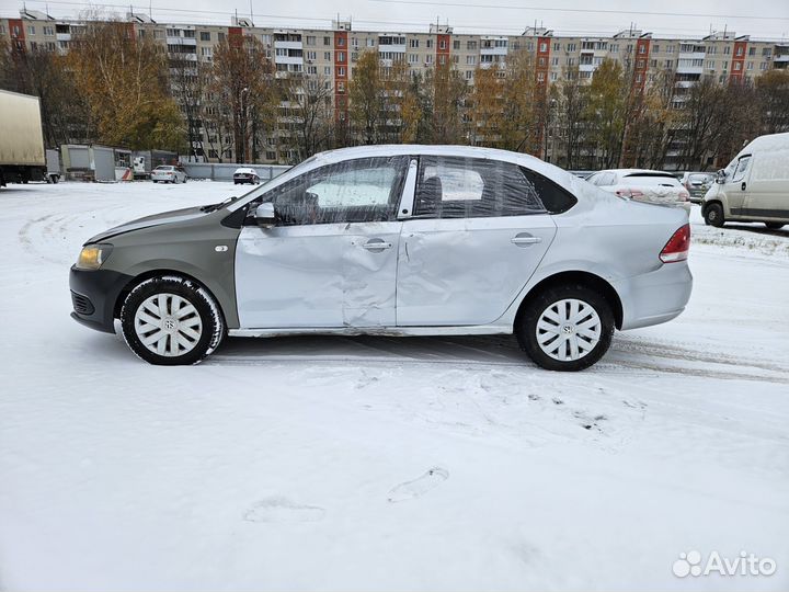 Volkswagen Polo 1.6 МТ, 2012, битый, 180 000 км
