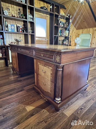 Письменный стол