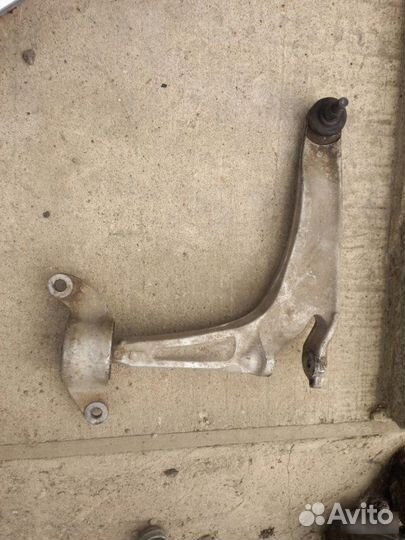 Рычаг подвески передний правый Honda Civic 8 5D