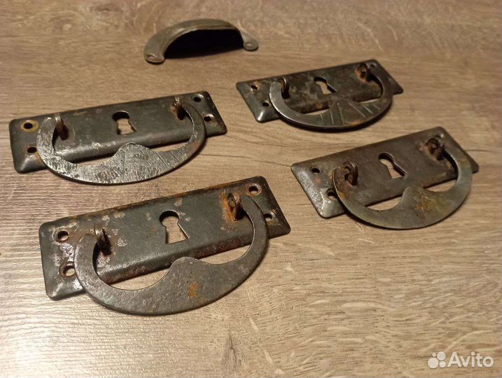 Набор старинных мебельных ручек от комода