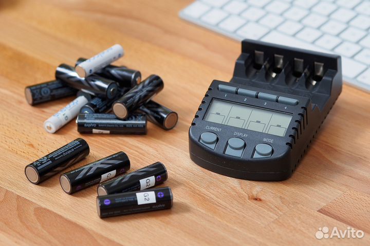 Зарядное устройство TechnoLine BC-700 (Новое)