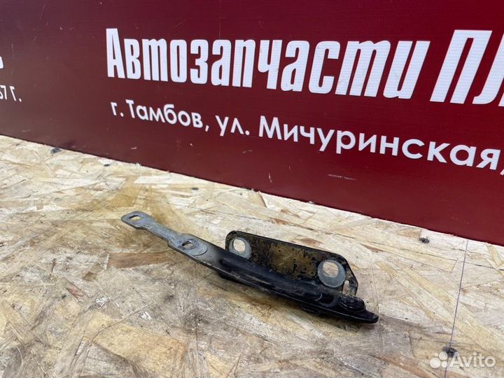 Петля капота левая Renault Duster