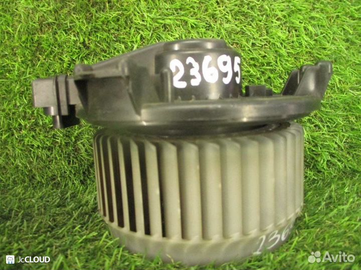 Мотор печки на toyota belta KSP92 1KR-FE