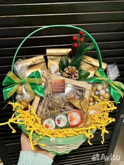 Корзина с чаем и сладостями. Подарок учителю