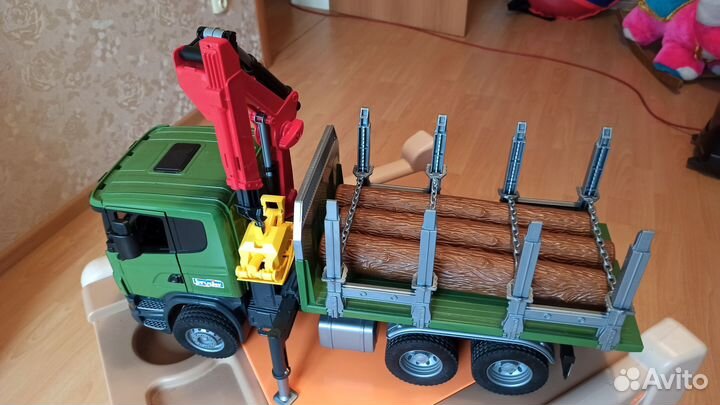 Детская машина лесовоз фирмы bruder