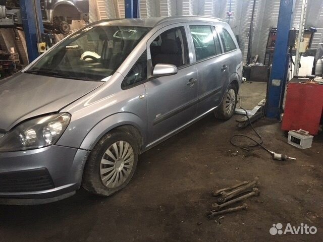 Разбор на запчасти Opel Zafira B
