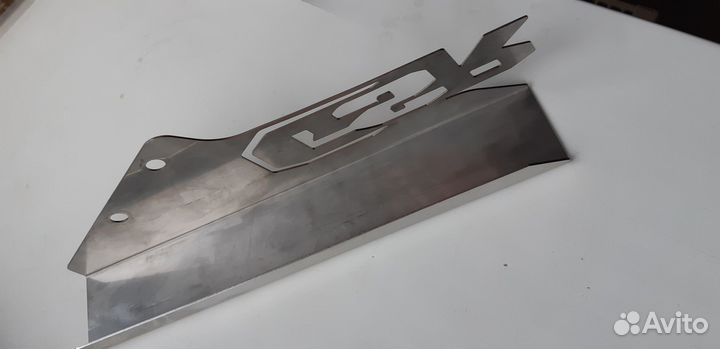 Продам кожух цепи suzuki GSR 600