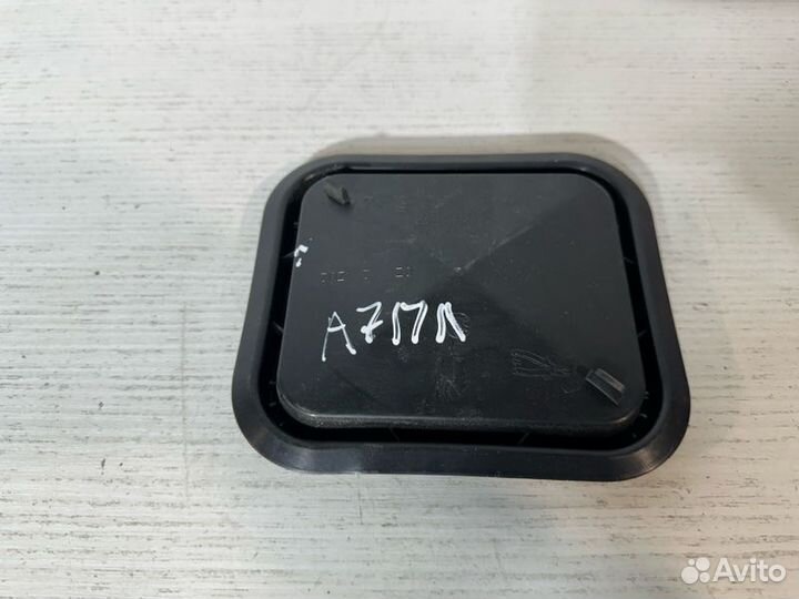 Колпачек двери передний правый Skoda Octavia A7