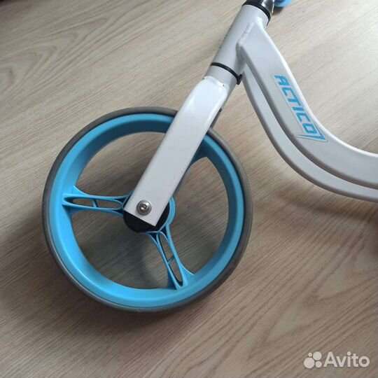 Детский беговел actico