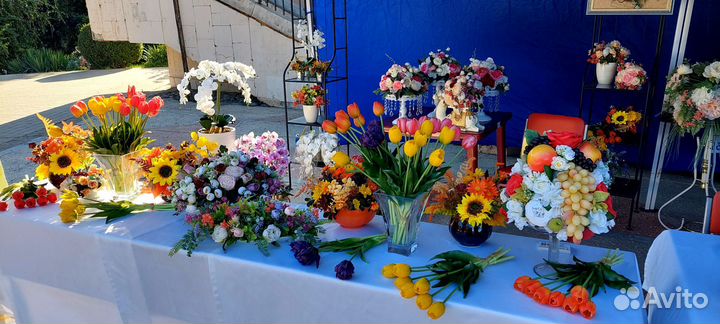 Композиции из искусственных цветов, орхидеи