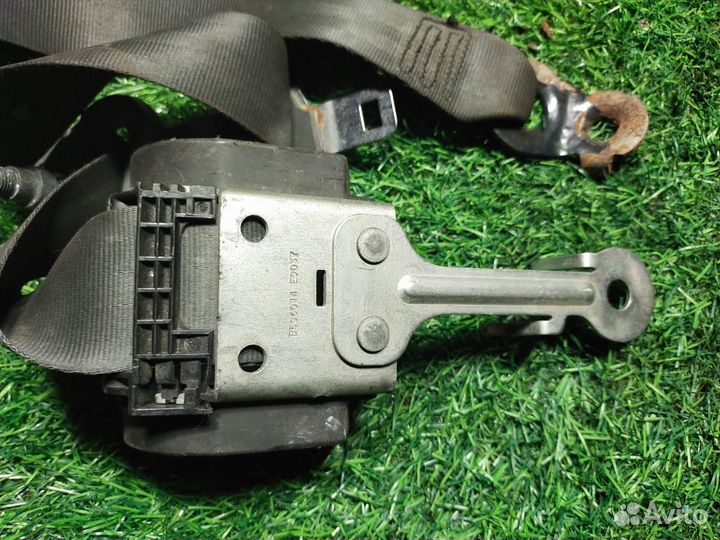 Ремень безопасности Renault Clio III