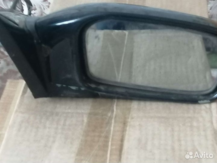 Правое зеркало Nissan sunny 92г