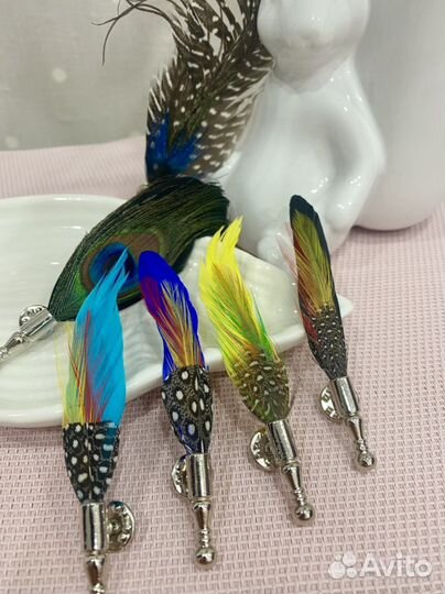 Брошь Перо разные
