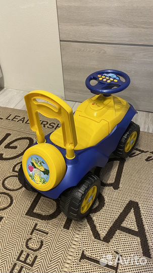 Машинка каталка толокар