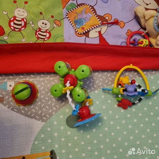 Развивающий коврик tiny love с игрушками