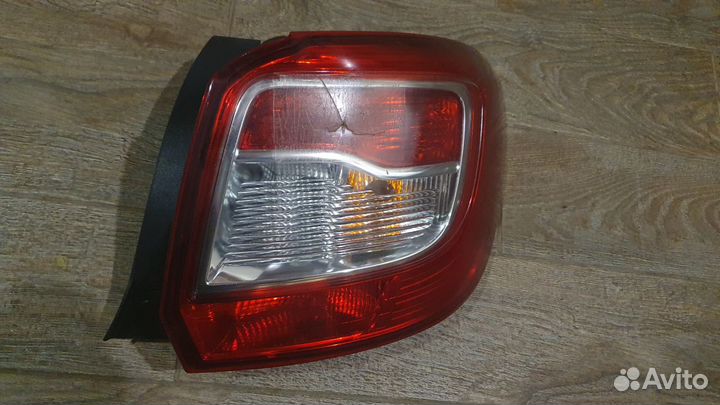 Фонарь задний правый Sandero 2014