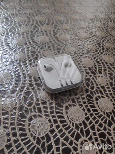 Проводные наушники