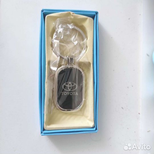 Брелок в подарочной коробке Toyota