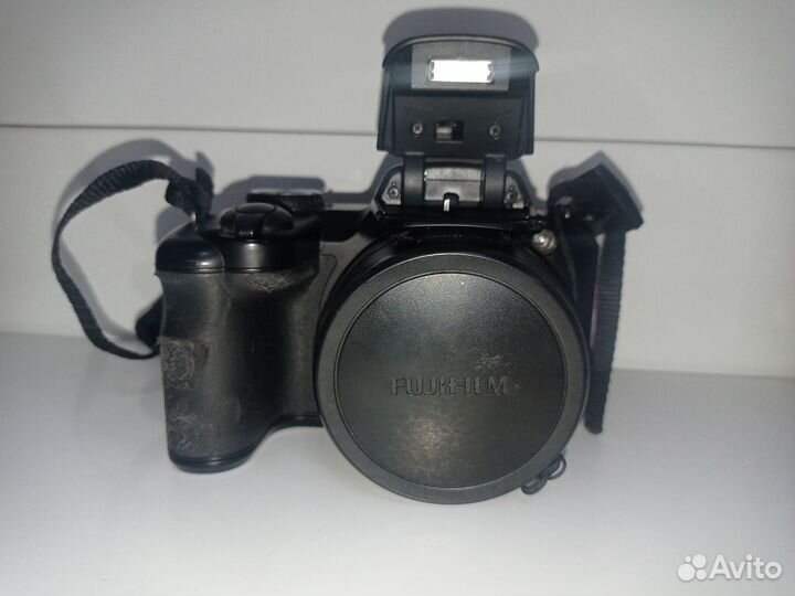 Компактный фотоаппарат Fujifilm S8600