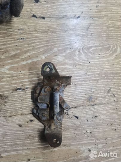 Chevrolet niva замок капота