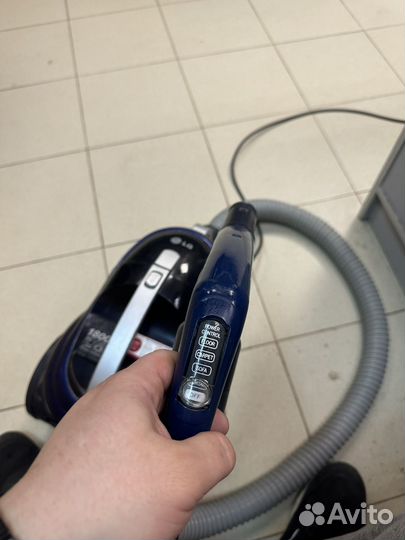 Пылесос циклонный LG VK71187HU