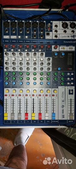 Микшерный пульт Soundcraft Signature 10
