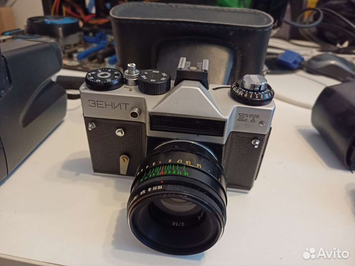 Старые фотоаппараты, видеокамера